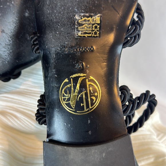 Madison Ernest Paris black braided black sandals with back zip heel closure. - Picture 7 of 8